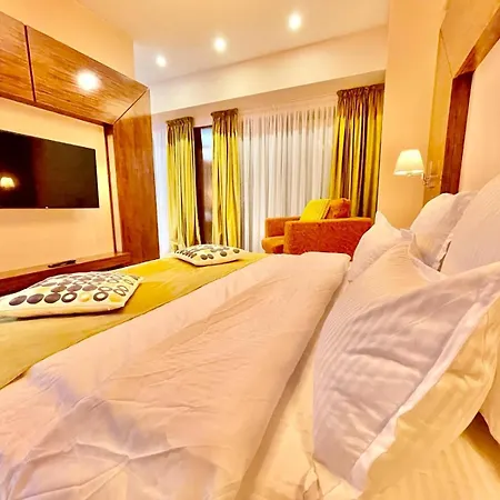 Royal With A Perfect View - Yamaluxe *