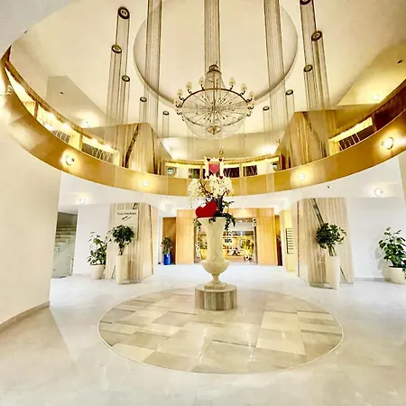 Royal With A Perfect View - Yamaluxe *