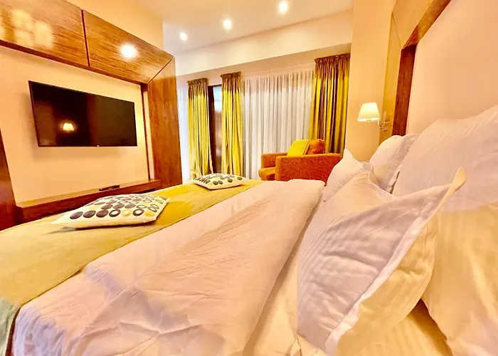 Royal With A Perfect View - Yamaluxe *