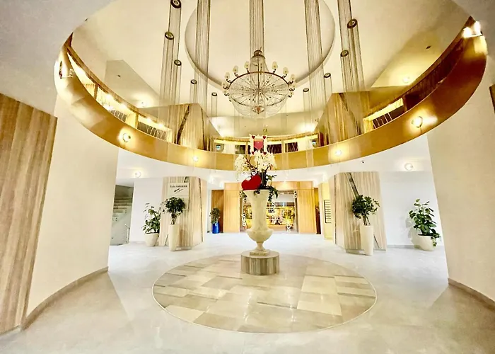 Royal With A Perfect View - Yamaluxe *