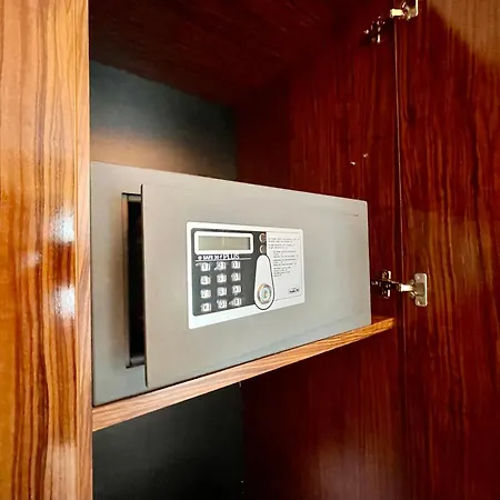 Royal With A Perfect View - Yamaluxe Apartamento Bucarest